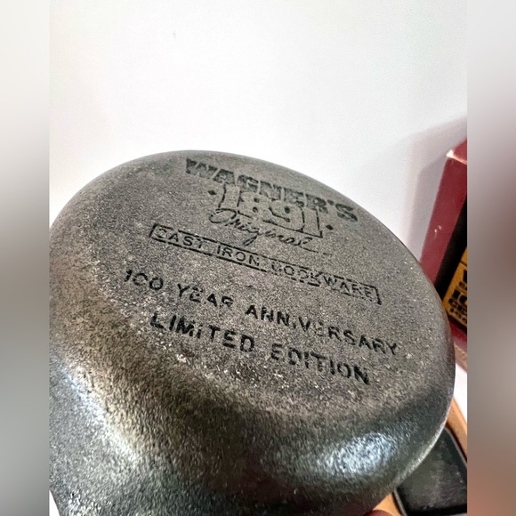 Vintage WAGNER WARE 100 YR ANNIVERSARY 1891 MINI 5 PIECE CAST IRON COOKWARE SET - Picture 4 of 6